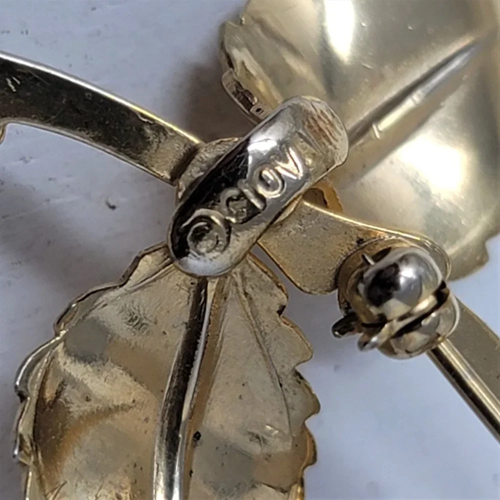 Vintage Giovanni Signed Gold Tone Rose Brooch Pin